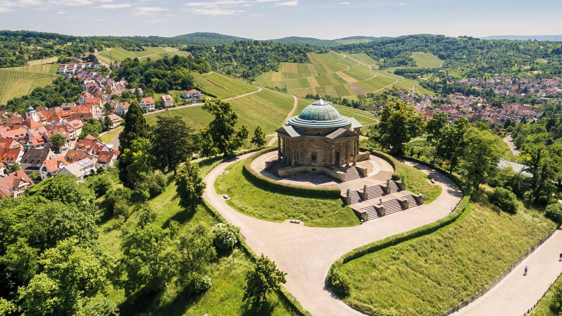 Flight view of the Stuttgart burial chapel